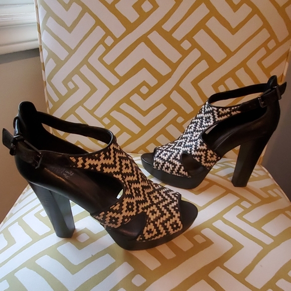 Open Toe with buckle Heels - Picture 1 of 3